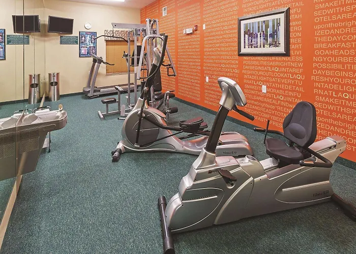 La Quinta Inn & Suites by Wyndham Houston Hobby Airport